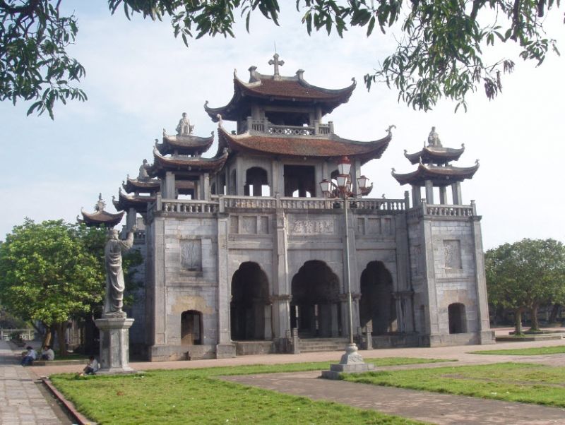 Nhà thờ Đá Phát Diệm - nhà thờ cổ tại Ninh Bình