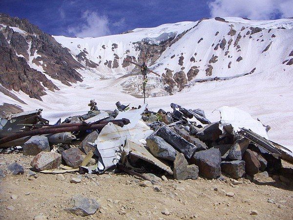 Những người sống sót 1 cách thần kỳ sau vụ tai nạn ở dãy núi Andes