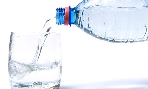 Pha sữa bằng nước khoáng Pha sữa bằng nước khoáng