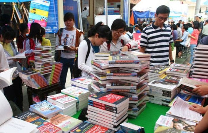 Phố Sách Nguyễn Văn Cừ