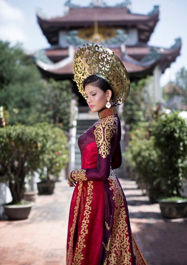 Quốc phục của Á hậu Trương Thị May tại cuộc thi Hoa hậu Hoàn vũ Thế giới năm 2013