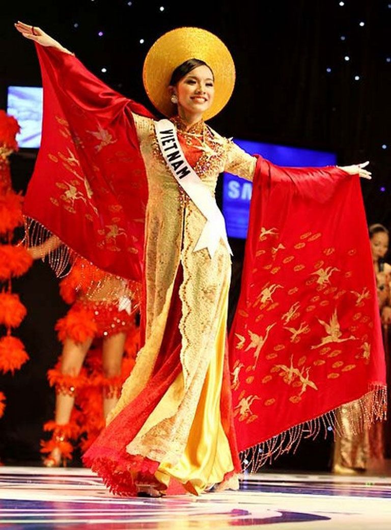 Quốc phục của Hoa hậu Nguyễn Thùy Lâm tại cuộc thi Hoa hậu Hoàn vũ Thế giới năm 2008