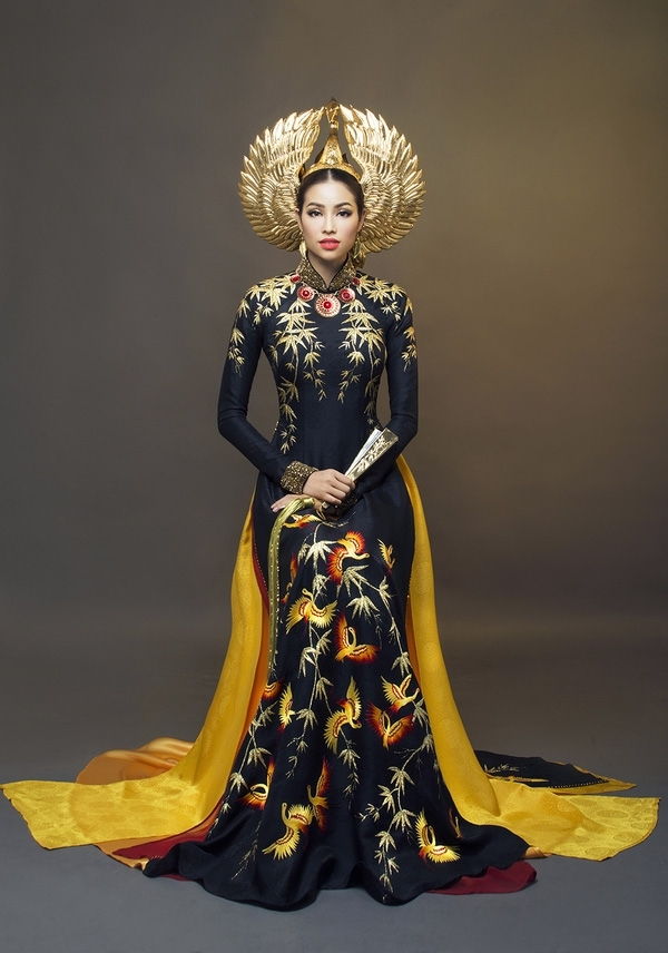 Quốc phục hoa hậu Phạm Hương tại Hoa hậu hoàn vũ thế giới năm 2015