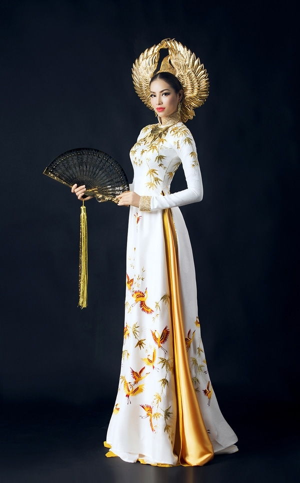 Quốc phục hoa hậu Phạm Hương tại Hoa hậu hoàn vũ thế giới năm 2015