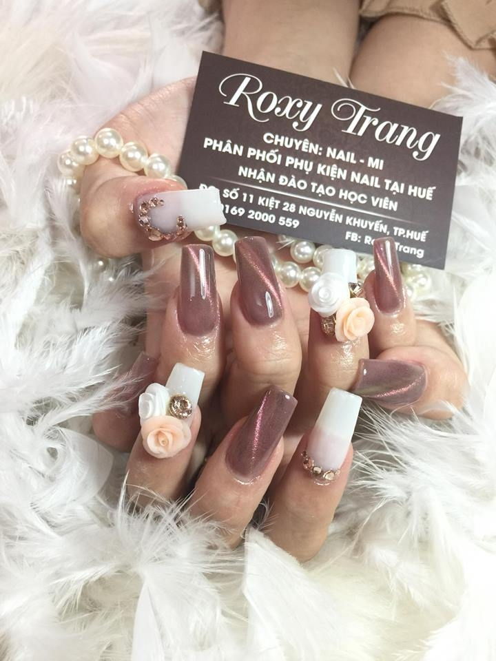Roxy Trang Nail
