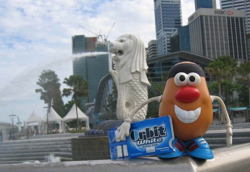 Singapore - cấm nhai kẹo cao su nơi công cộng