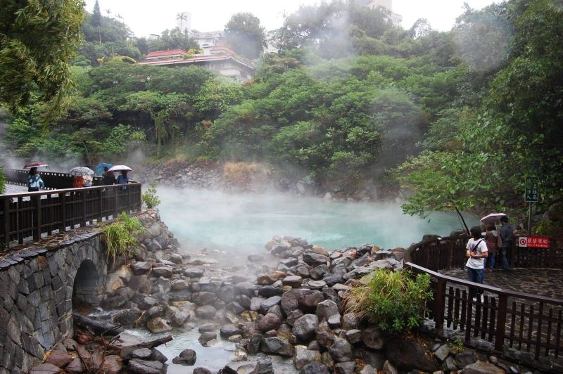 Suối nước nóng Tri Bản