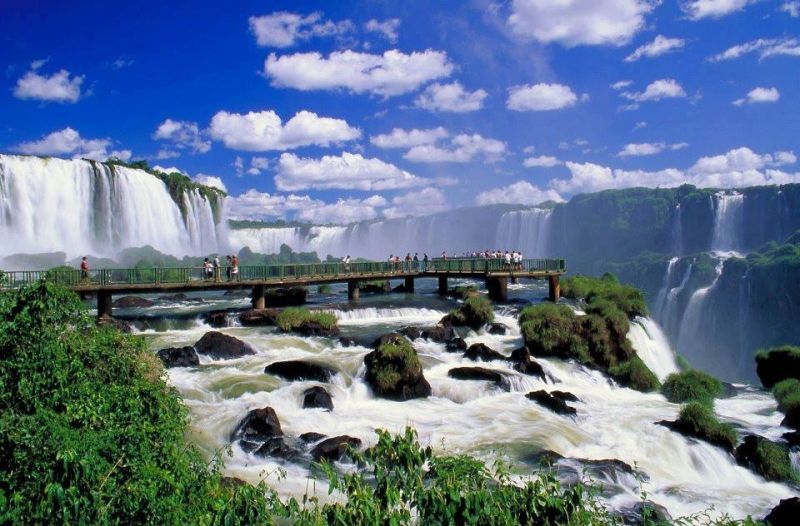 Thác nước Iguazu, trên biên giới của Brazil và Argentina