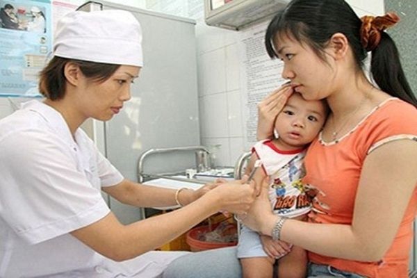 Tiêm vắc xin phòng bệnh cúm mùa