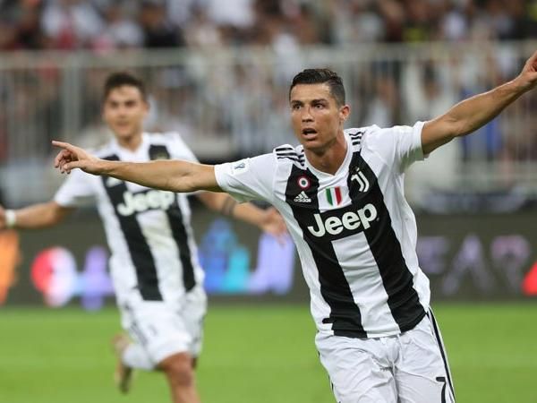 Tiền đạo cắm: Cristiano Ronaldo