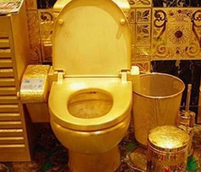 Toilet vàng
