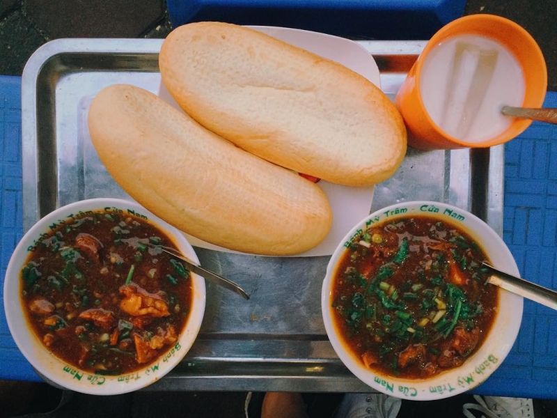 Trâm - Bánh Mì Sốt Vang Đình Ngang