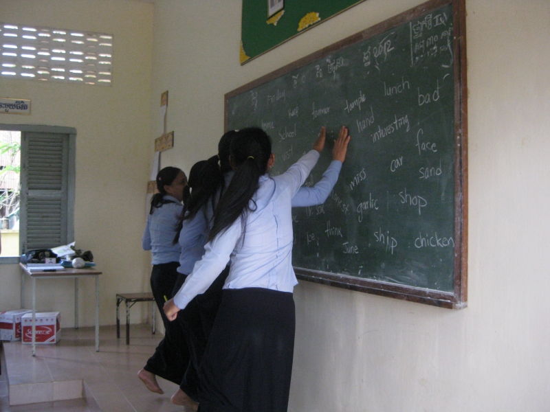 Trò chơi Slap blackboard (đập vào bảng) môn tiếng Anh