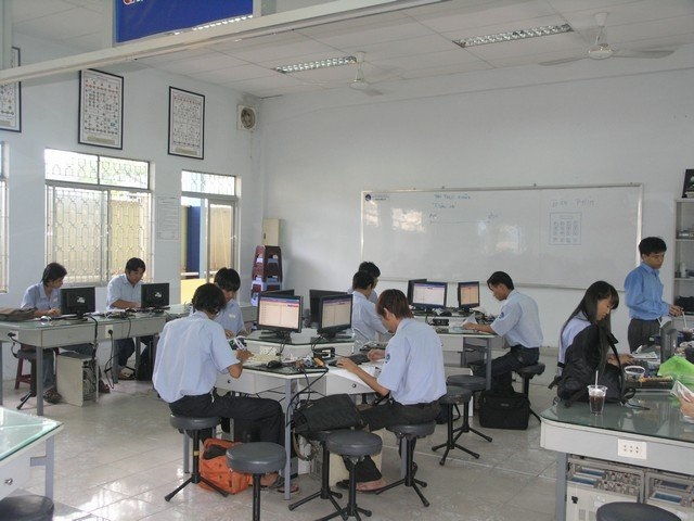 Trường trung cấp nghề kỹ thuật công nghệ Hùng Vương