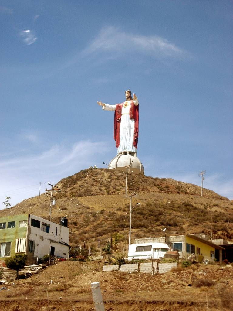 Tượng chúa Kito Vua ở đồi Noas – Mexico