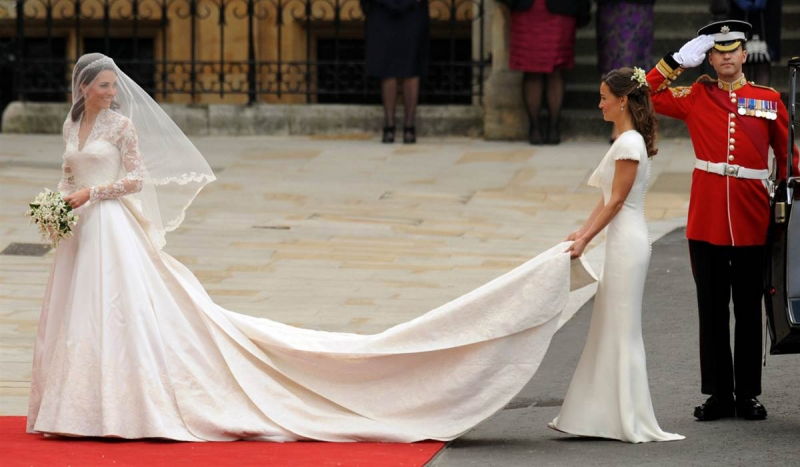 Váy cưới  Alexander McQueen - 8,8 tỷ đồng