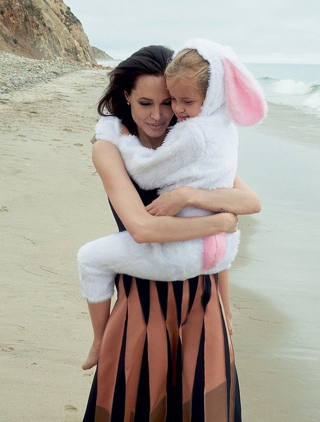 Vivienne Jolie-Pitt, con gái của 2 anh em song sinh Angelina Jolie - Brad Pitt