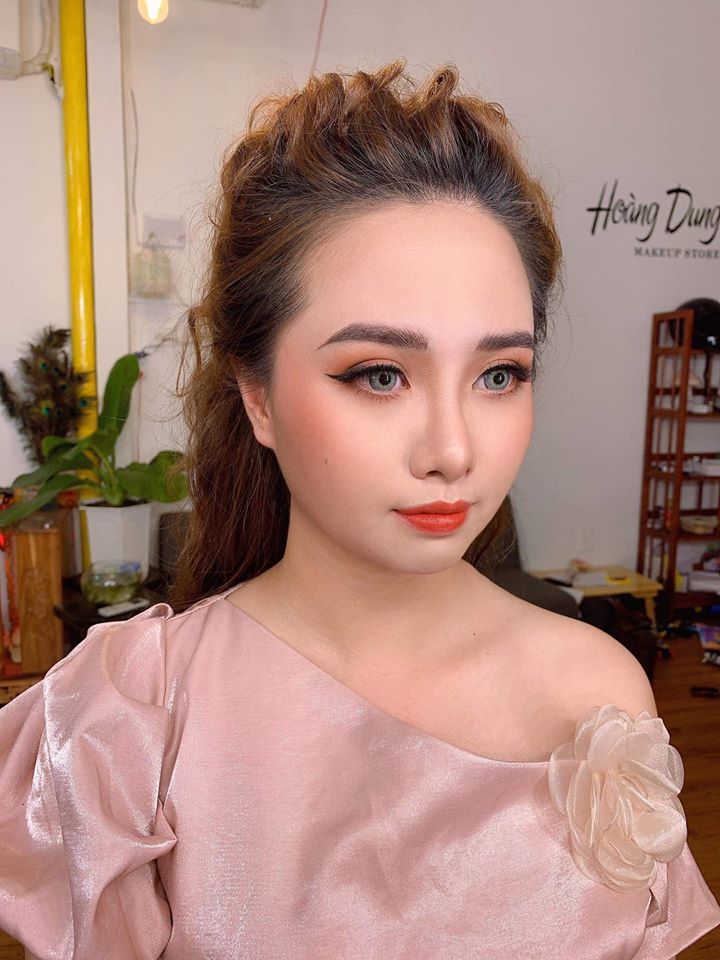 Hoàng Dung Makeup Store
