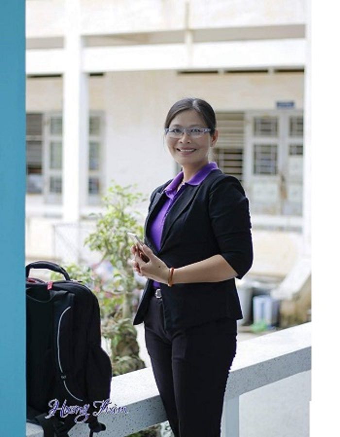 KHI NGƯỜI NHẶT CÁNH HOA TRÀM TRONG CÁT ﻿