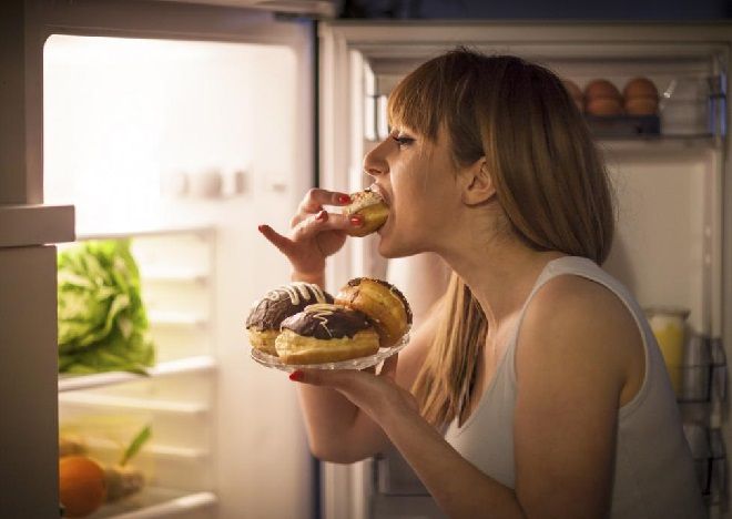 Không nên ăn khuya vì có thể làm tăng nguy cơ ung thư dạ dày