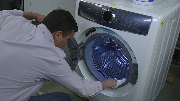 Vệ sinh máy giặt bằng bột chuyên dụng