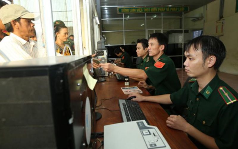 Cán bộ, nhân viên các lực lượng làm việc tại khu vực cửa khẩu Cán bộ, nhân viên các lực lượng làm việc tại khu vực cửa khẩu