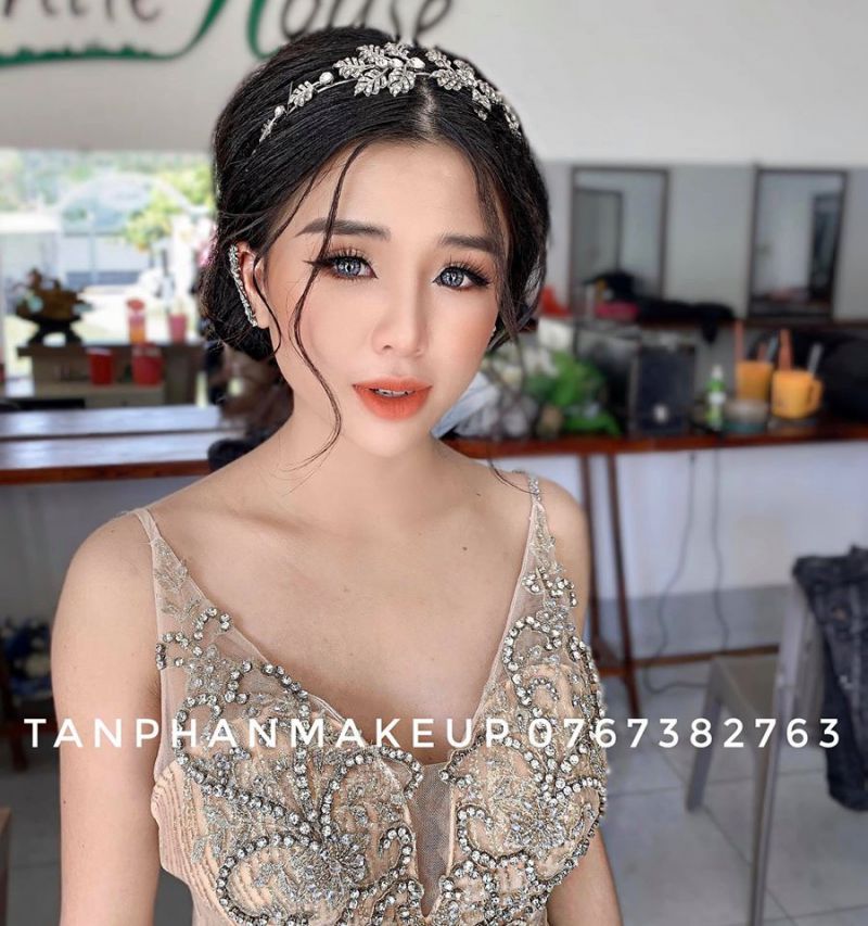 Tan Phan makeup