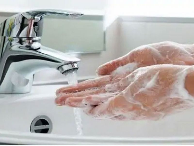 Rửa tay trước và sau khi đeo khẩu trang