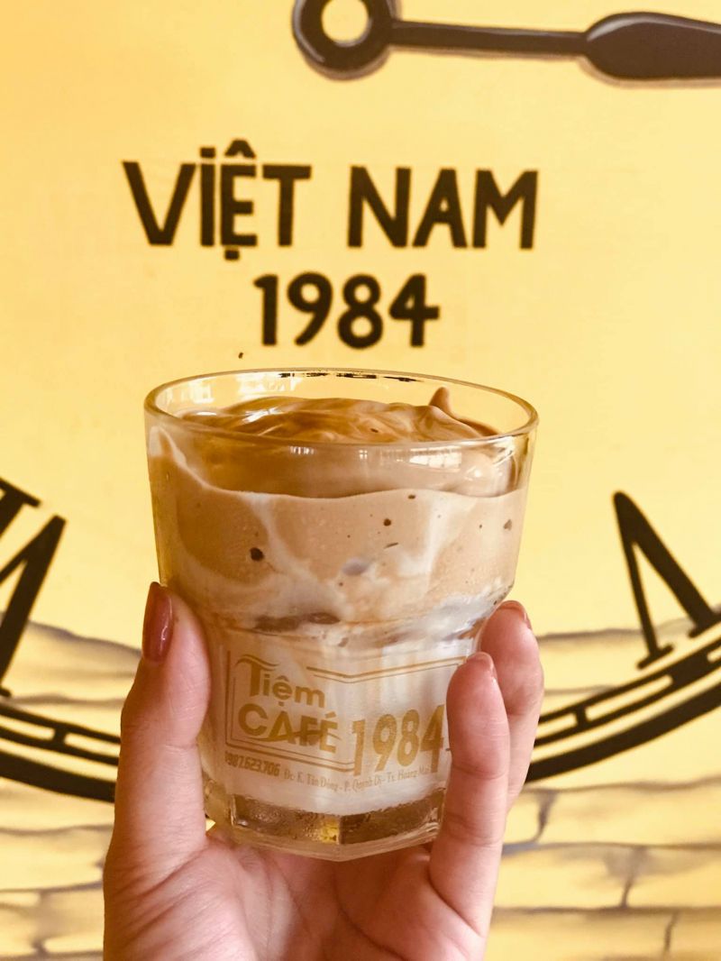 Tiệm Cafe 1984