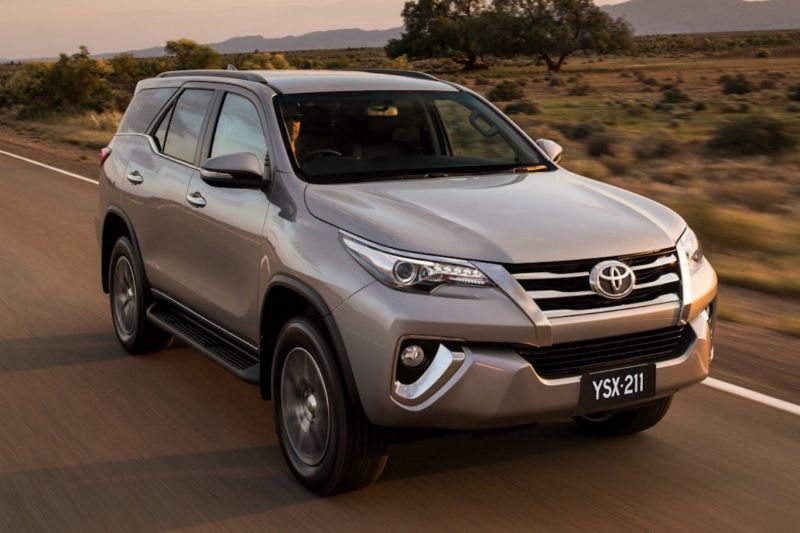 Toyota Fortuner: 656 xe