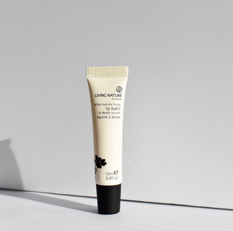 Son dưỡng môi Living Nature Lip Balm Son dưỡng môi Living Nature Lip Balm