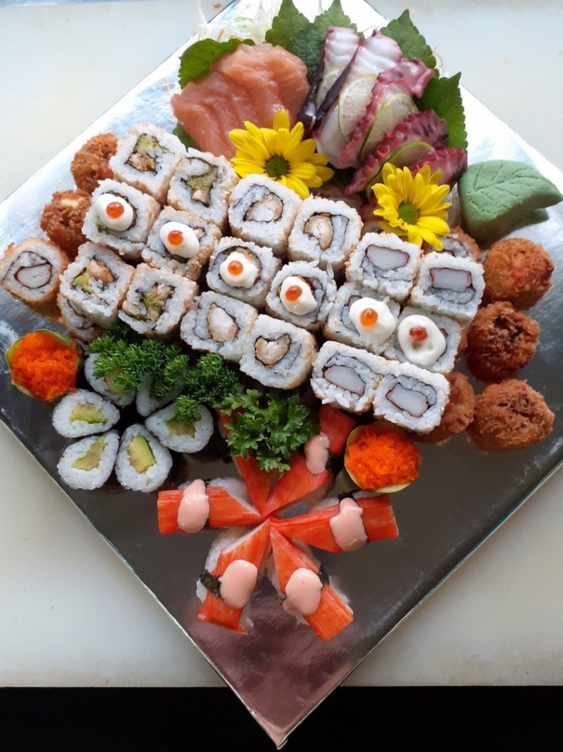 Tsukimi Sushi