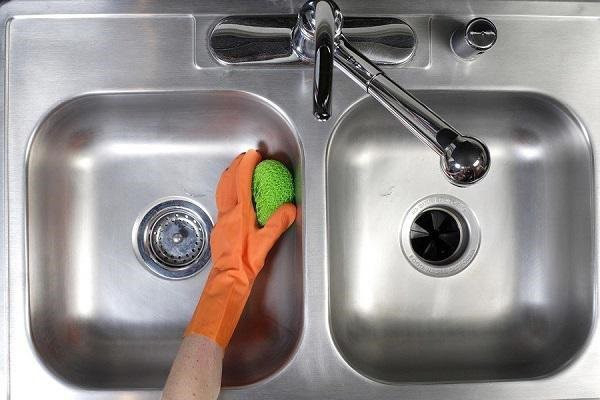 Bồn rửa bát là món đồ nội thất trong nhà dễ lây lan bệnh