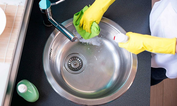 Bồn rửa bát là món đồ nội thất trong nhà dễ lây lan bệnh