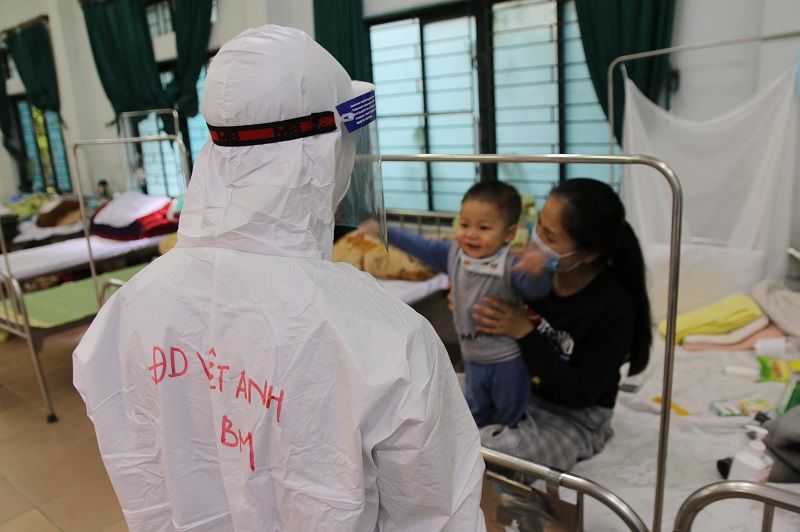 Con gái nhỏ quên mặt bố Con gái nhỏ quên mặt bố