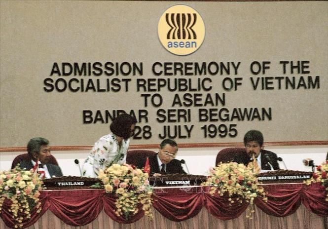 Ngày Việt Nam gia nhập Asean (28/07/1995)