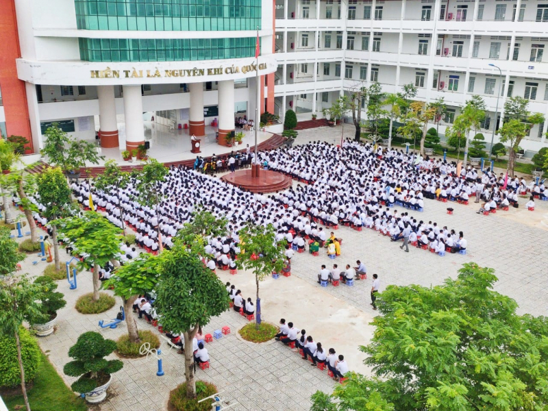 Trường THCS và THPT Võ Văn Kiệt