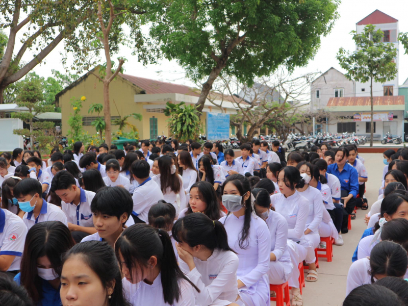 Trường THPT Hòn Đất