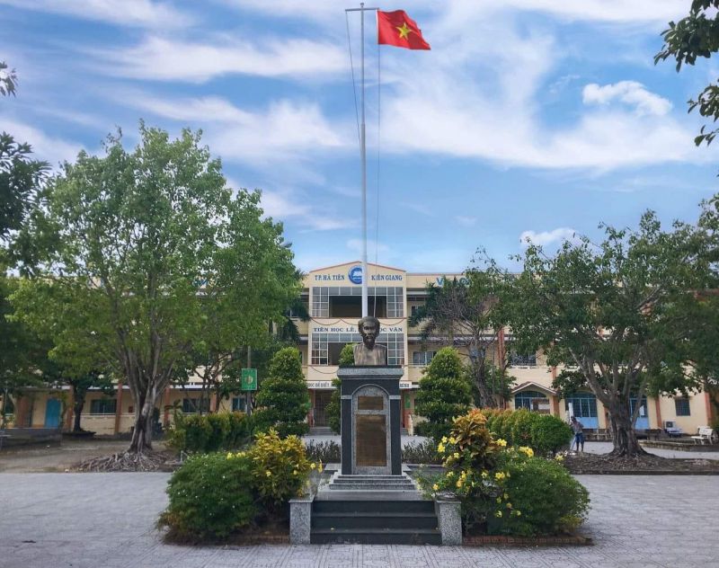 Trường THPT Nguyễn Thần Hiến