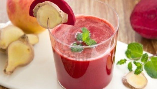 Nước ép củ dền, táo bị cắn và gừng