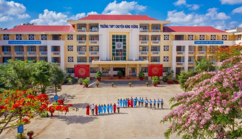 Trường THPT Chuyên Hùng Vương