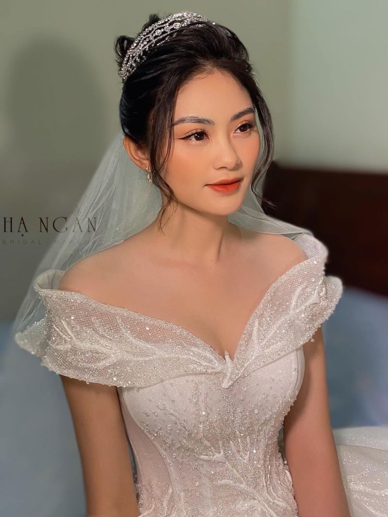 Hạ Ngân Bridal & MakeUp Artist