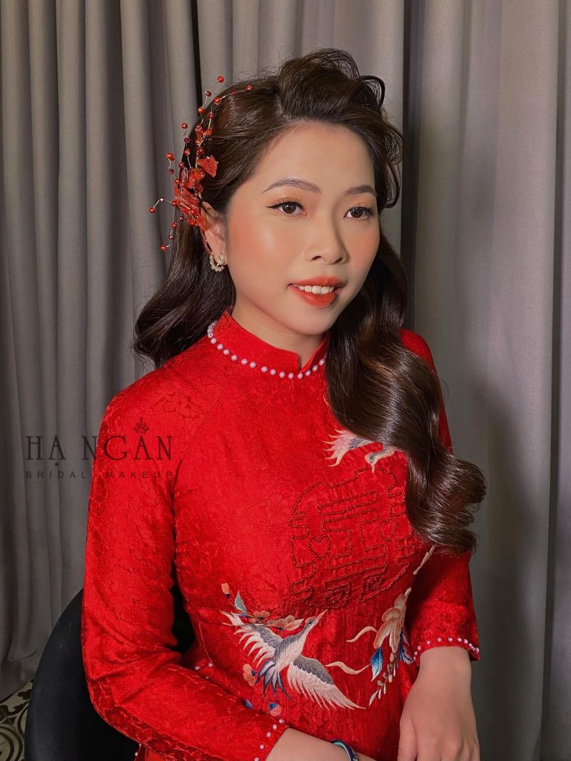Hạ Ngân Bridal & MakeUp Artist