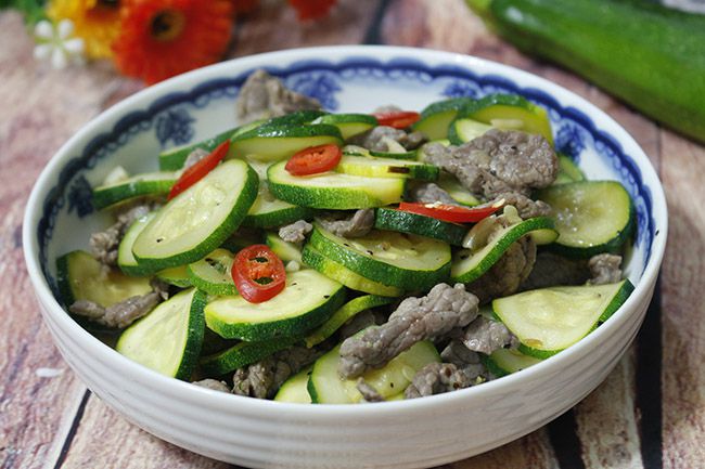 Thịt bò xào bí ngồi Thịt bò xào bí ngồi