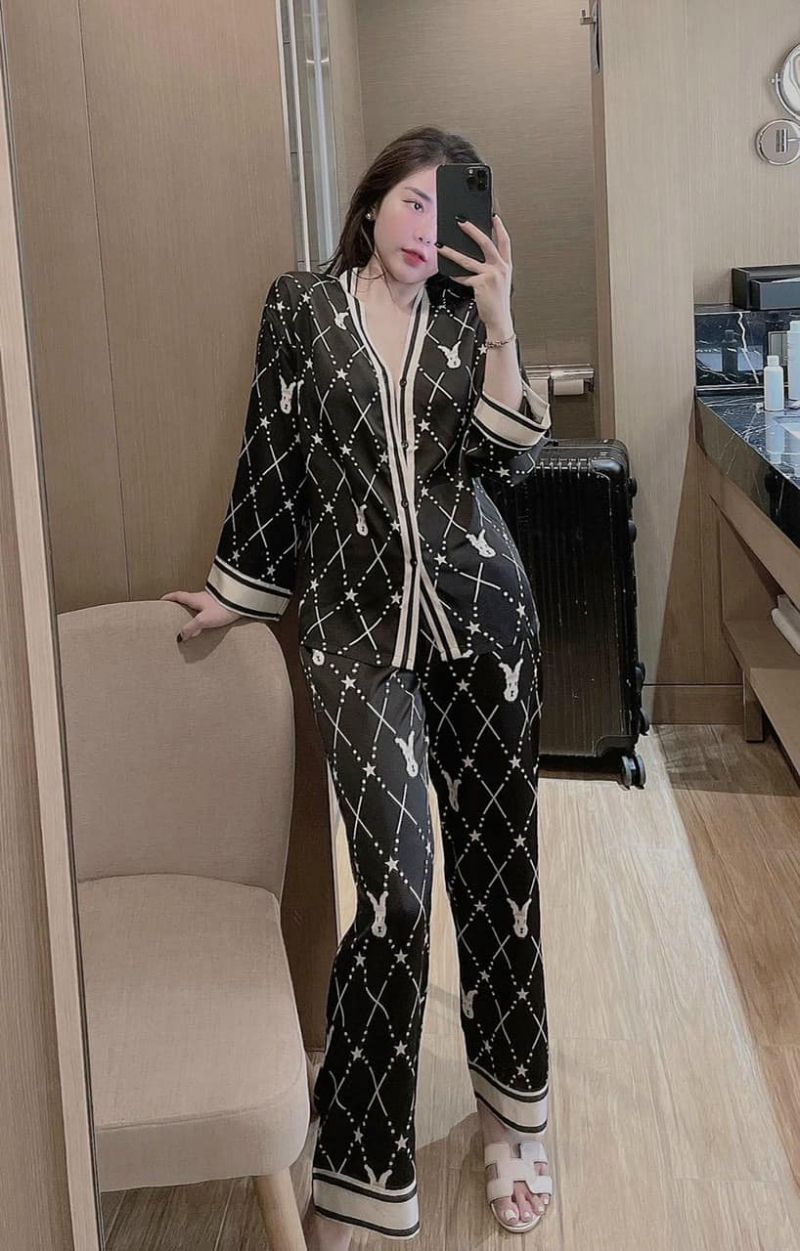 Tun's Bikini & Sleepwear