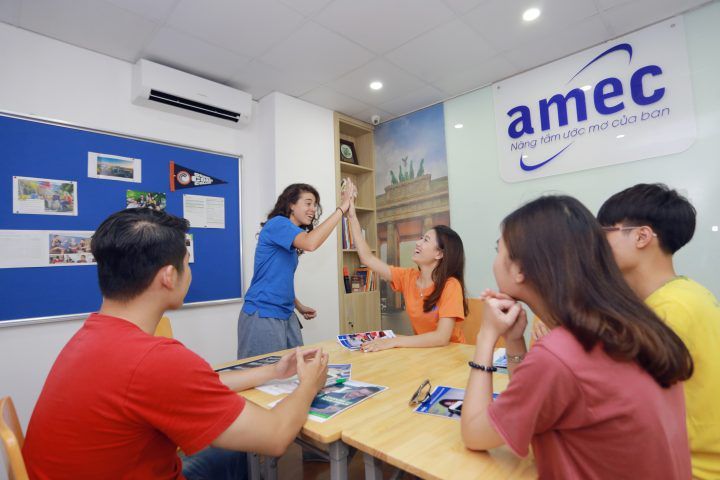 AMEC hỗ trợ đào tạo ngoại ngữ cho học viên nâng cao trình độ