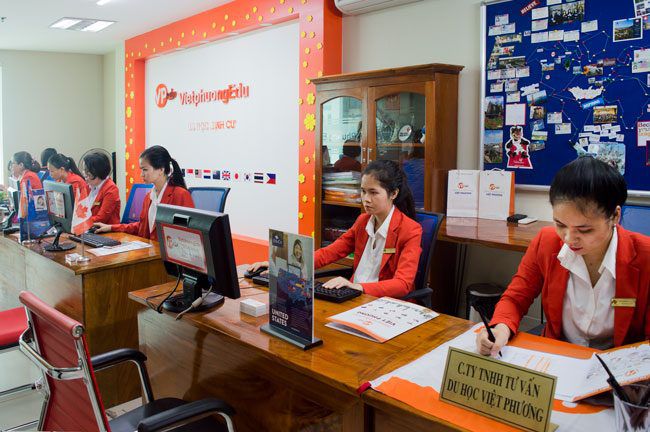 Trung tâm Việt Phương có đội ngũ chuyên viên giàu kinh nghiệm tư vấn du học