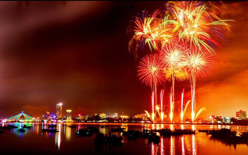 Bài luận về Giao Thừa (30 tháng Chạp - Âm lịch) - New Year's Eve (December 30th - Lunar calendar)