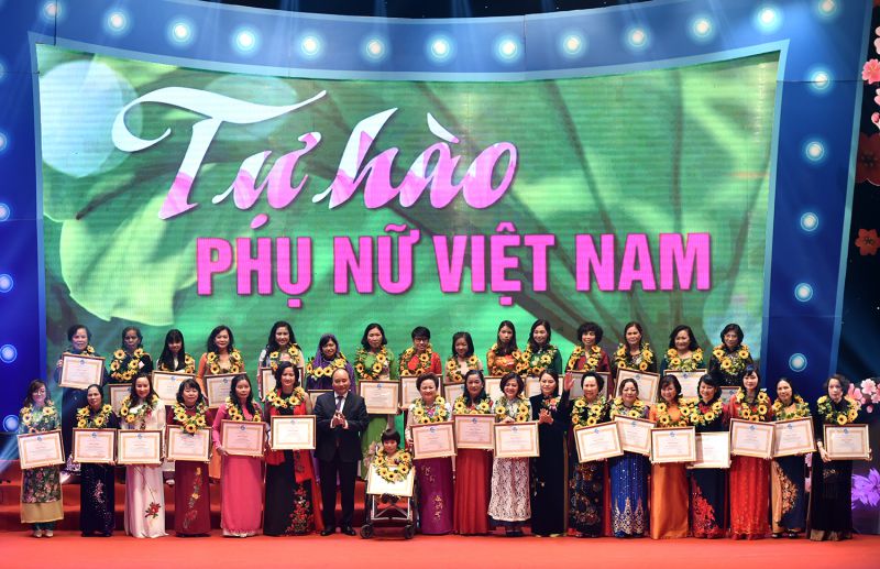 Tổ chức lễ vinh danh phụ nữ