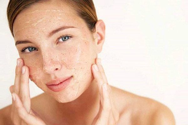 Tẩy tế  bào chết là công đoạn quan trọng không thể thiếu trong quá trình chăm sóc da mặt.